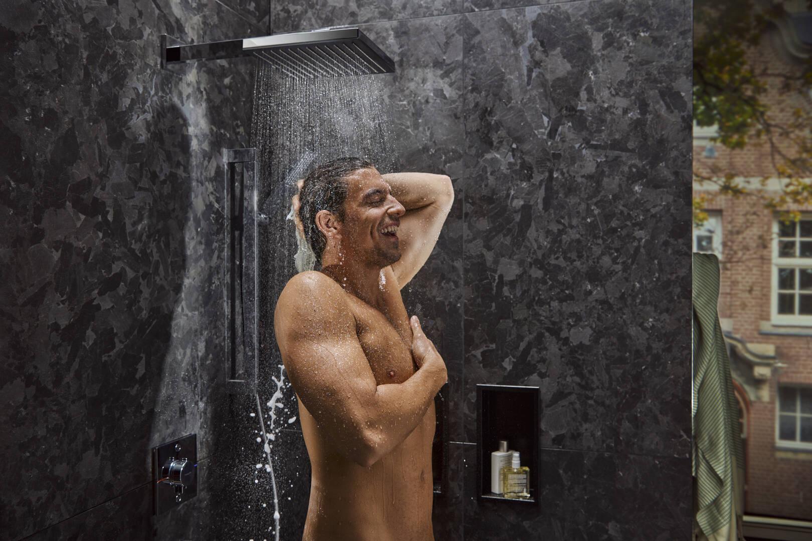 Close-up: Overhead shower 260 1jet 6