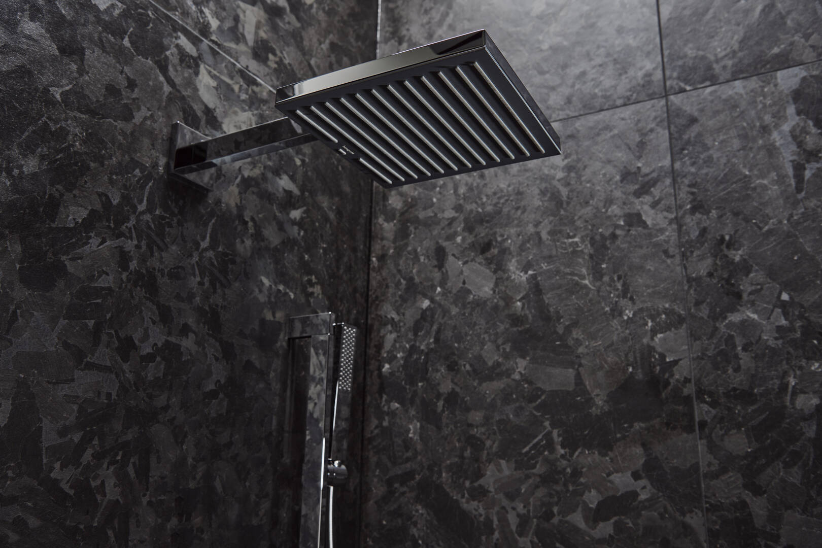 Close-up: Overhead shower 260 1jet 8