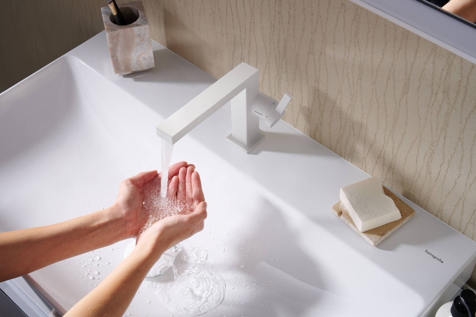 Close-Up: Waschtisch 800/480 mit Hahnloch ohne Überlauf  SmartClean