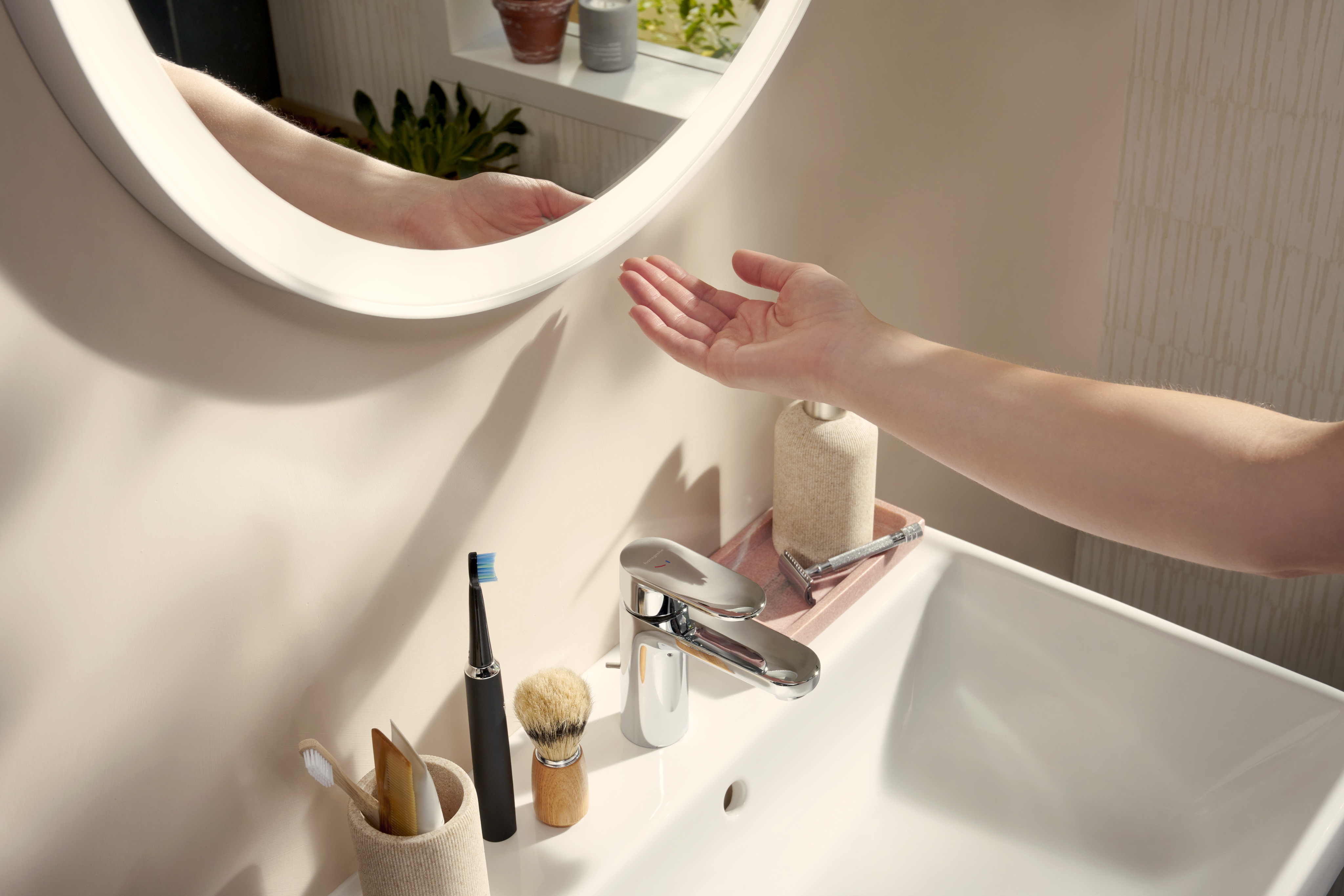 Close-Up: Spiegel mit runder LED-Beleuchtung 900/30 IR Sensor 4