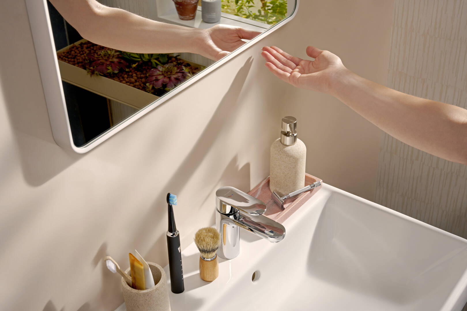 Close-up: Spiegel met horizontale LED-verlichting 600/30 IR-sensor 2