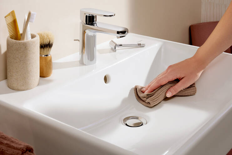 Primo piano: Lavabo 600/480 con foro rubinetteria e troppopieno  SmartClean