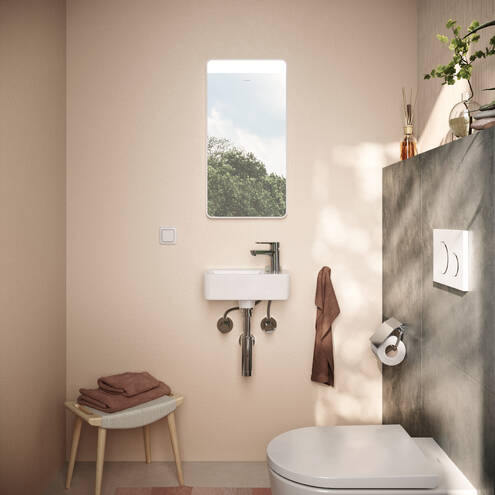 Close-up: Mirror with horizontal LED lights 360/30 for wall switch 3