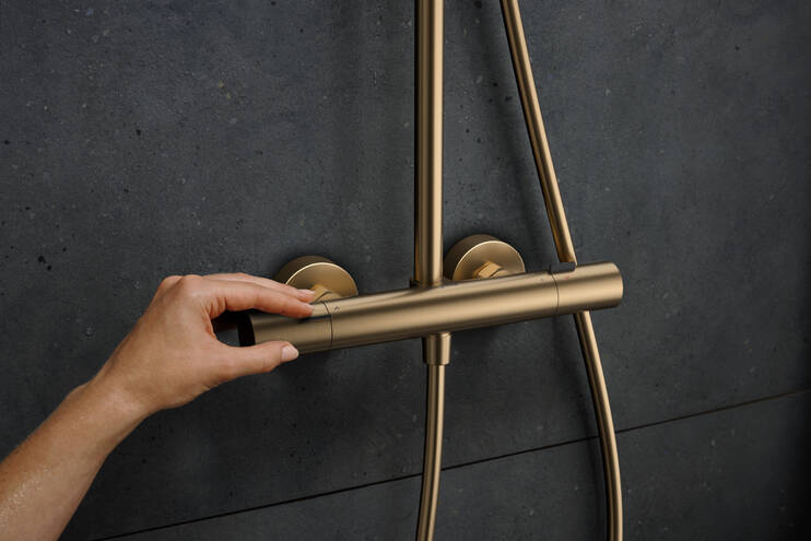 Close-up: Showerpipe 260 1jet EcoSmart med Ecostat Fine och handdusch 3jet 3