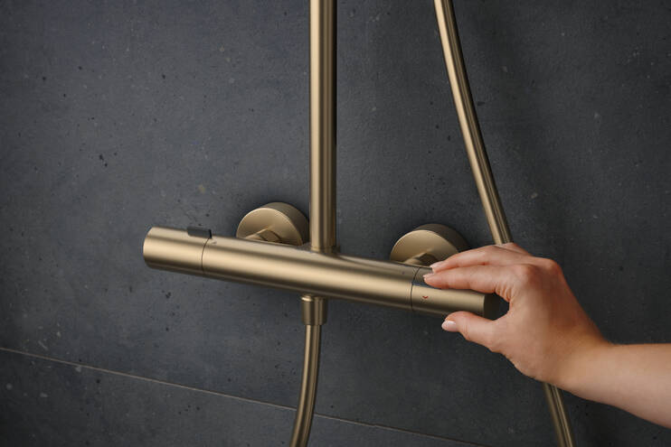 Close-up: Showerpipe 260 1jet EcoSmart med Ecostat Fine och handdusch 3jet 2