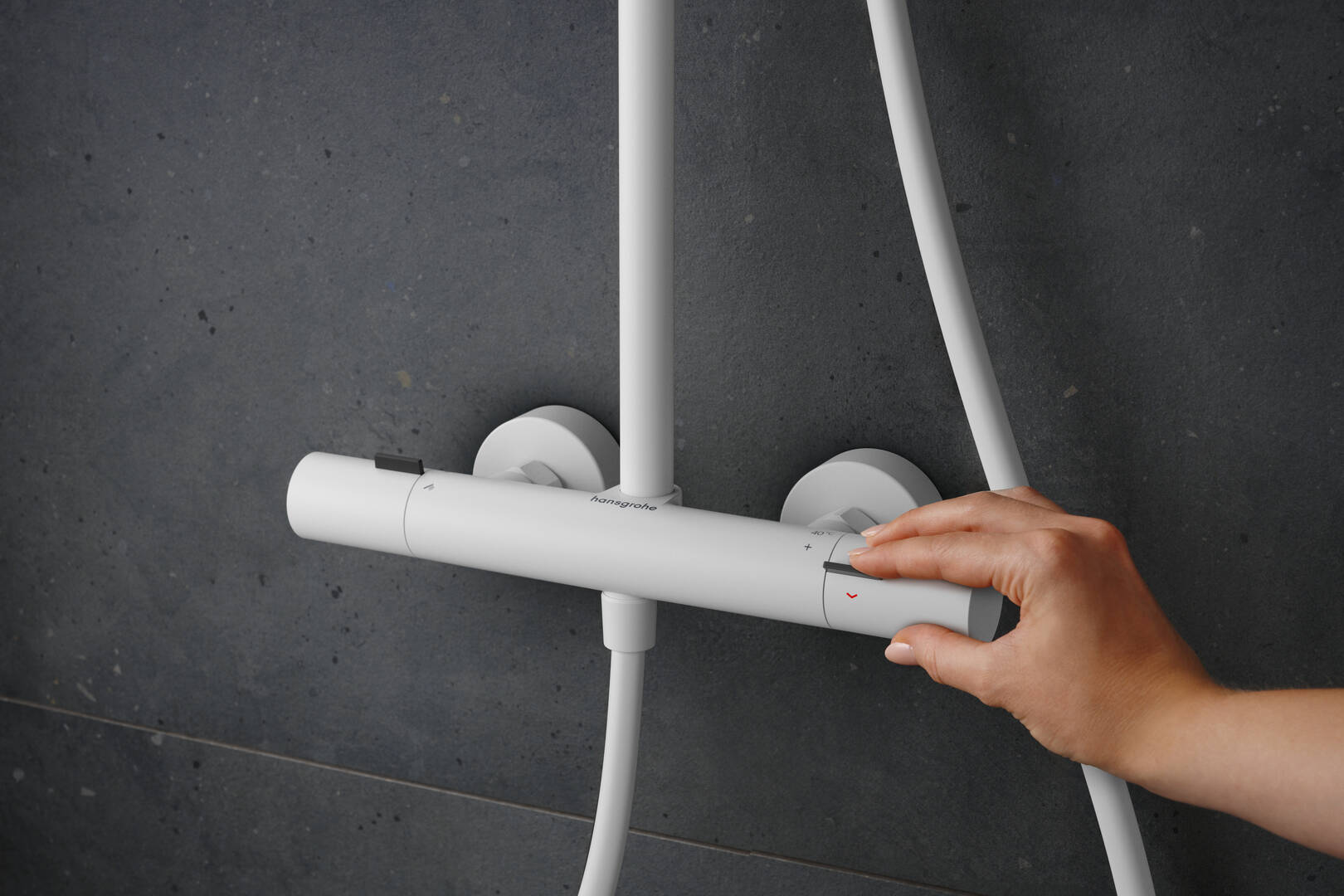 Close-up: Showerpipe 260 1jet with Ecostat Fine and hand shower 3jet 1