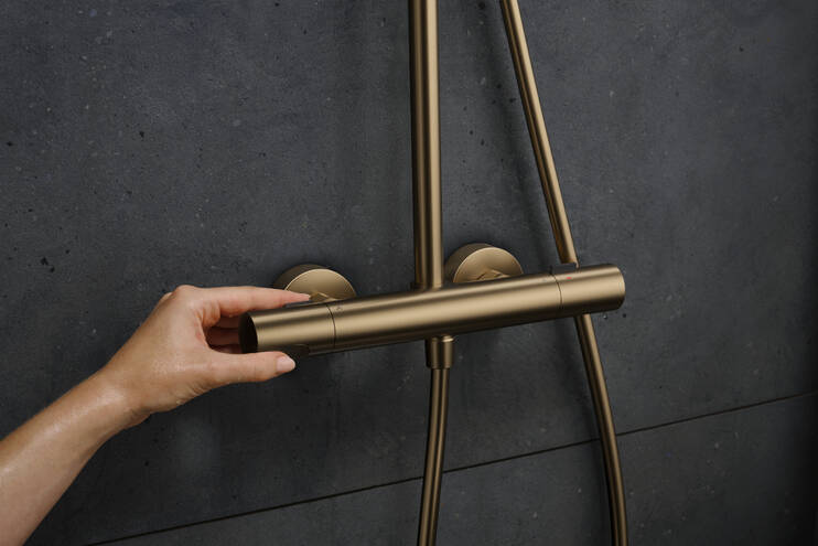 Close-up: Showerpipe 260 1jet EcoSmart med Ecostat Fine och handdusch 3jet 1