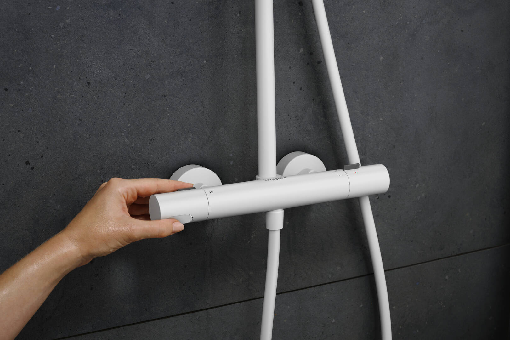 Close-up: Showerpipe 260 1jet with Ecostat Fine and hand shower 3jet 4