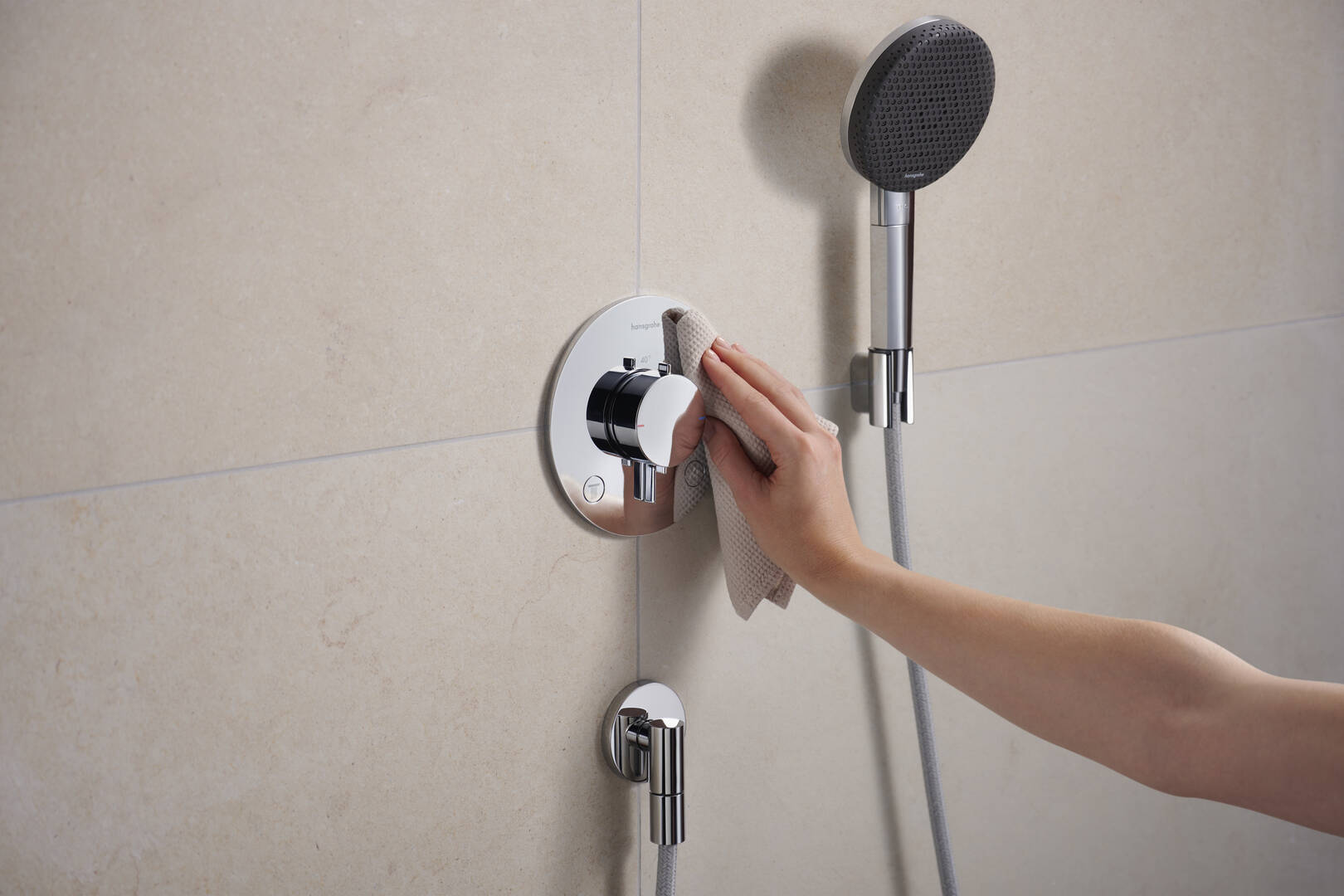 Close-up: Shower holder 2
