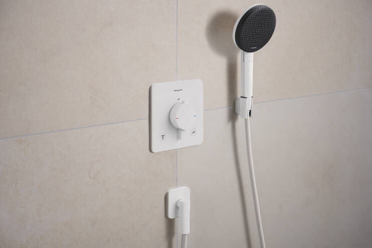 Close-up: Wall outlet with non-return valve 2