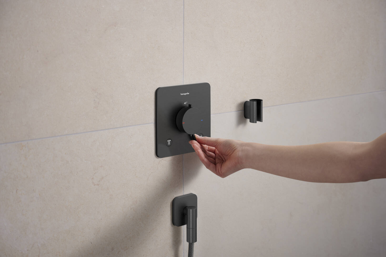 Close-up: Wall outlet with non-return valve 2