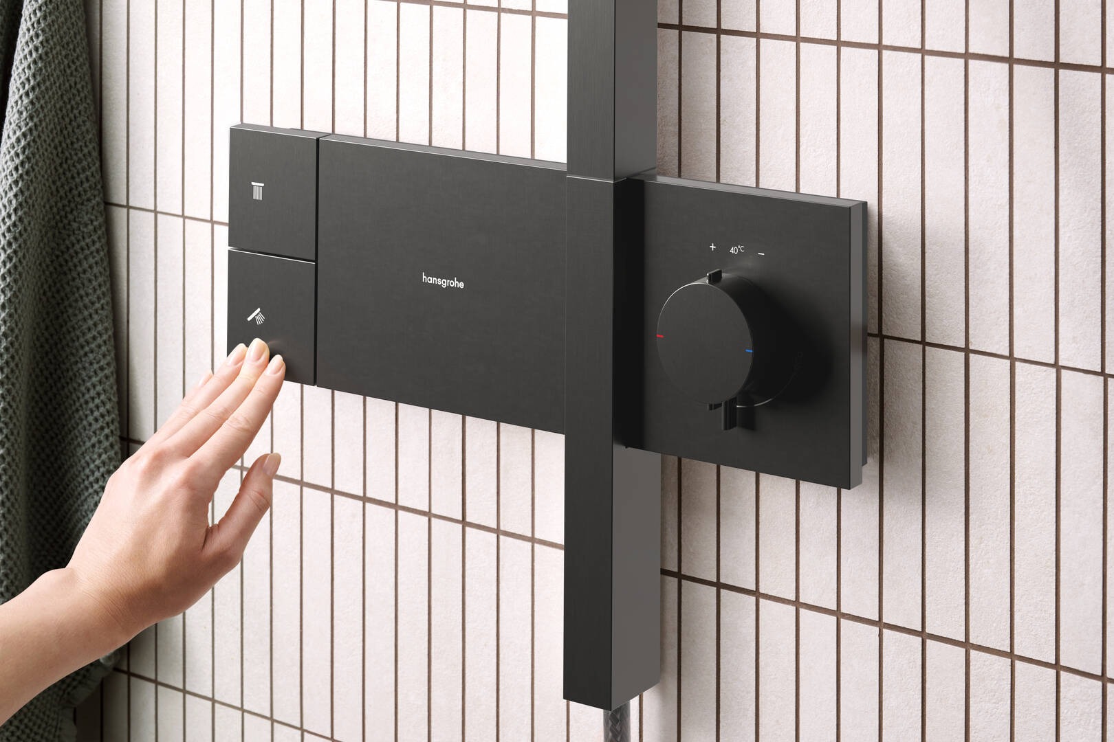 Close-up: Showerpipe 300 1jet with ShowerSelect Comfort 1