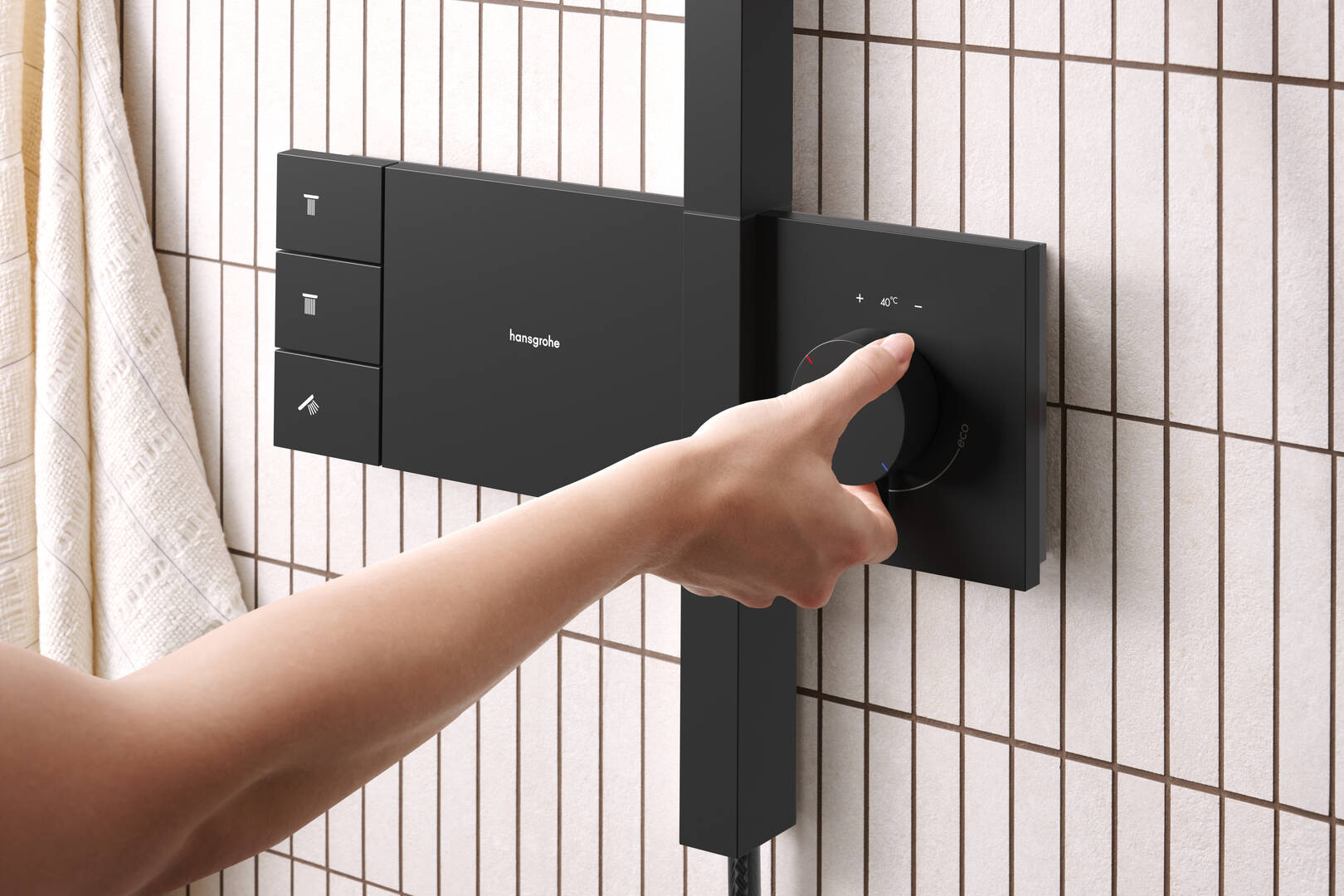 Close-up: Showerpipe 300 1jet with ShowerSelect Comfort 4