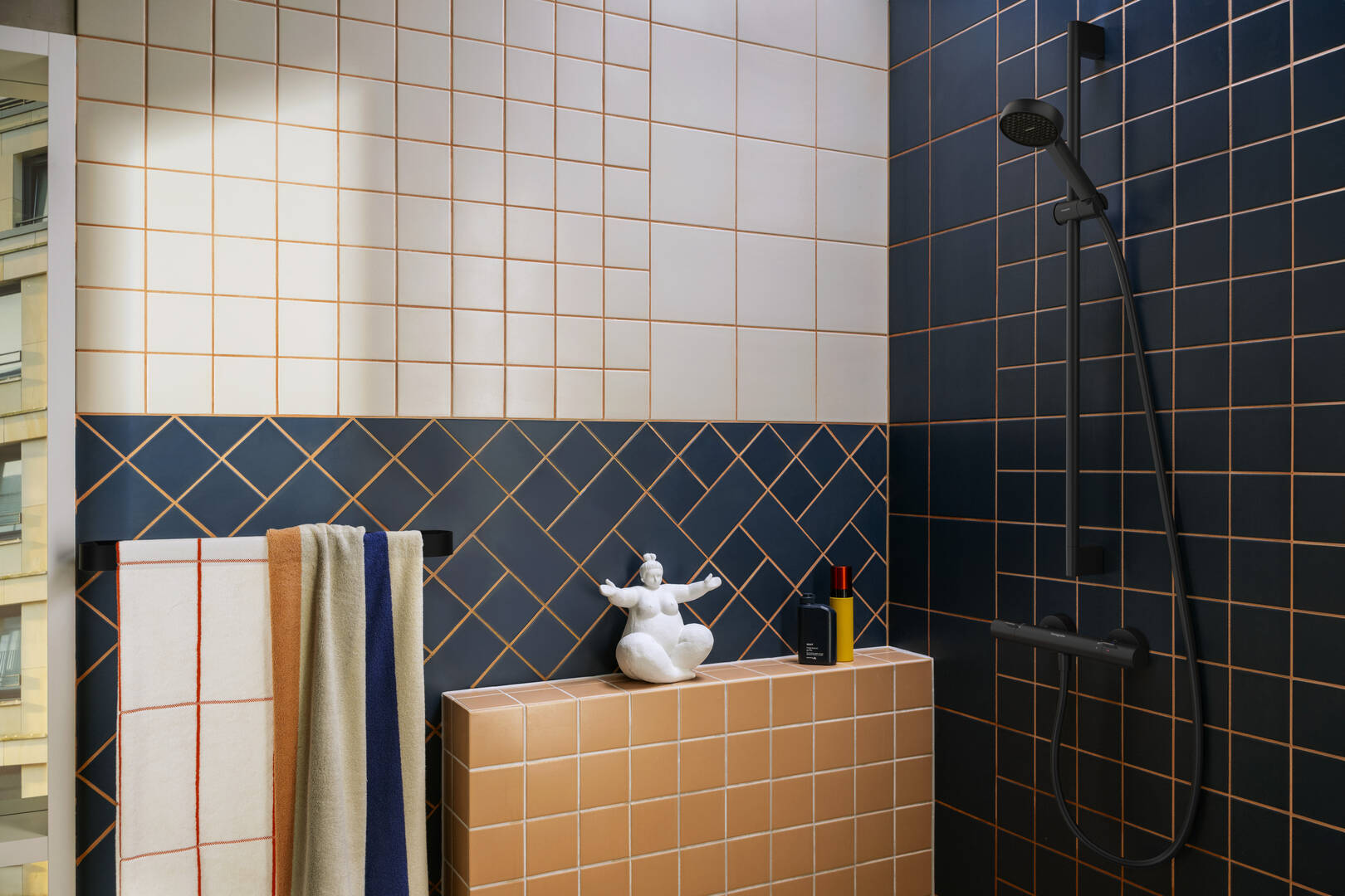 Close-up: Shower set 95 2jet EcoSmart with shower bar 90 cm 1