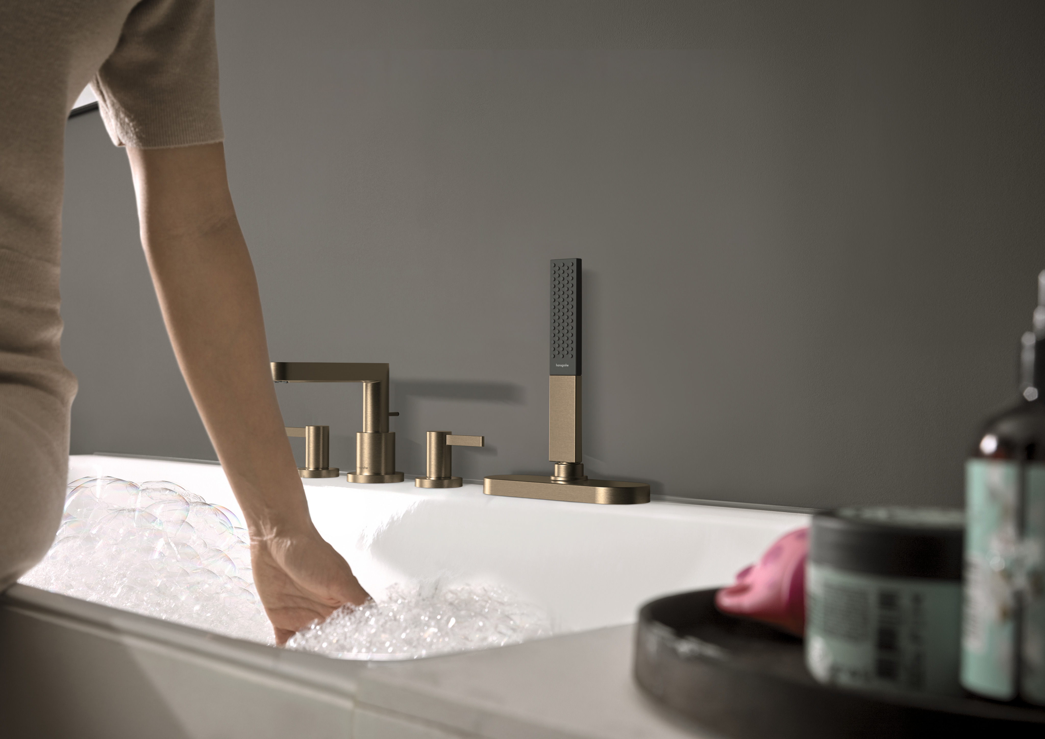 Detailný pohľad: 4-otvorová batéria na okraj vane s telesom sBox 1