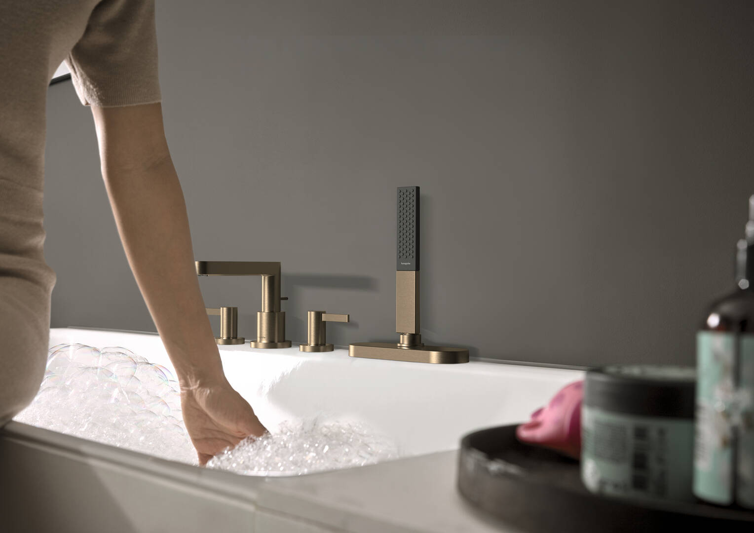 Close-up: 4-hole rim mounted bath mixer with sBox 1