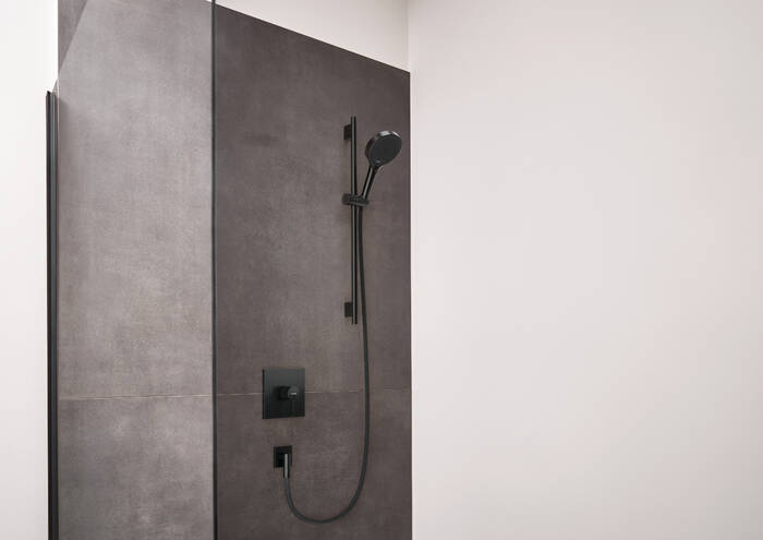 Detailní pohled: Sprchová sada 130 3jet se sprchovou tyčí S Puro 65 cm  jezdec s tlačítkem Push a textilní sprchová hadice Designflex 160 cm