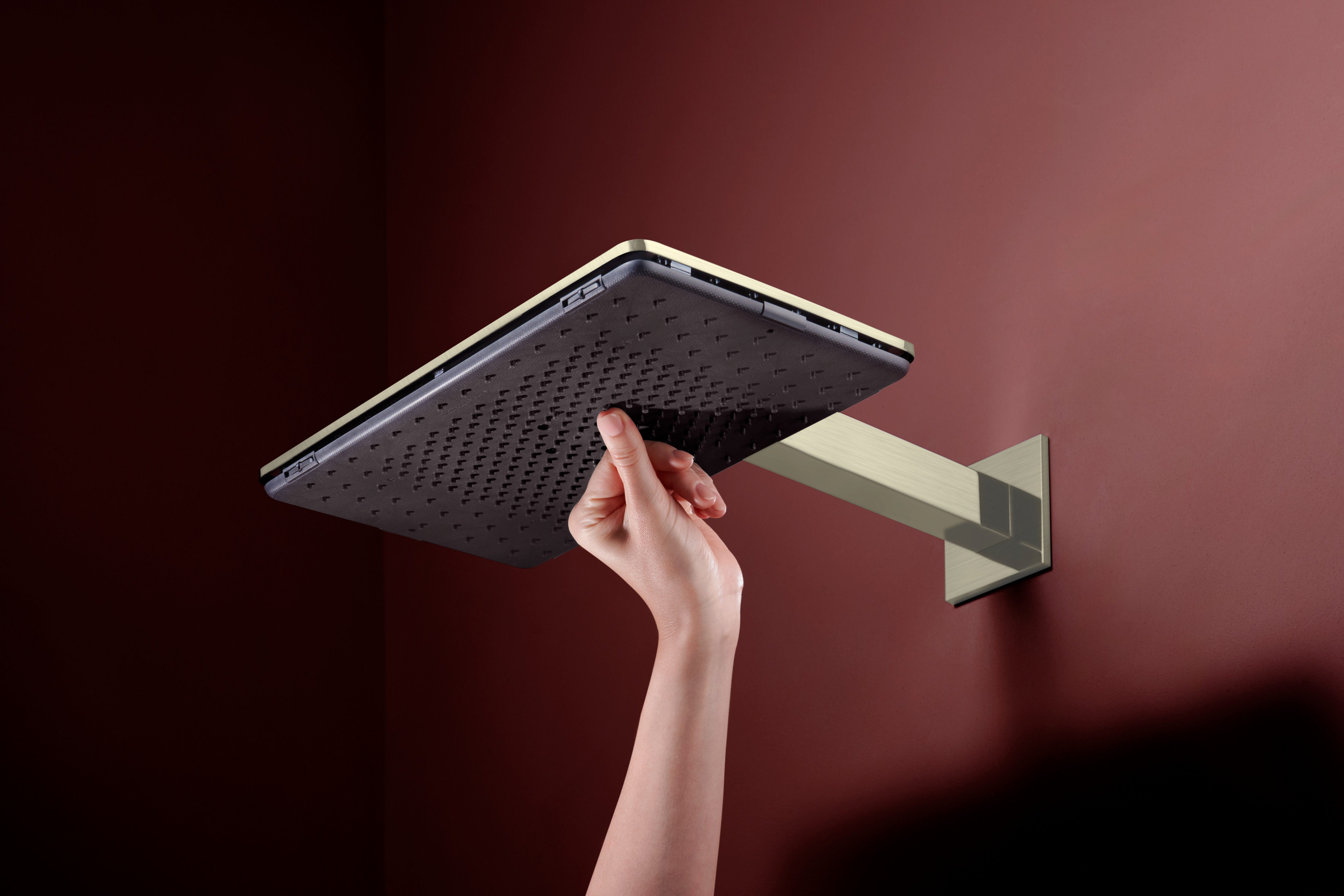 Close-up: Showerhead 210/340 2-Jet with Showerarm  2.5 GPM