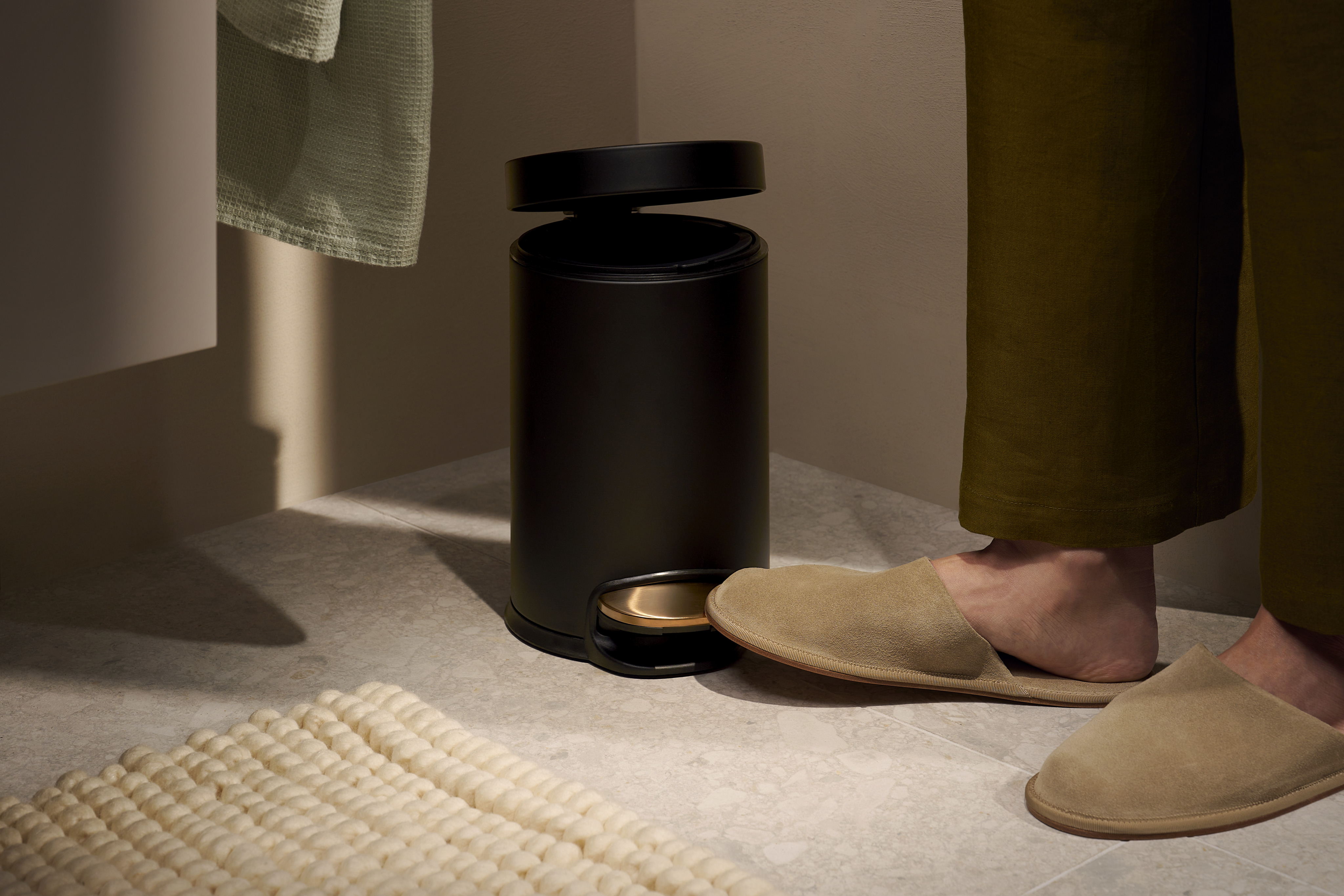 Close-up: Pedal Bin 1