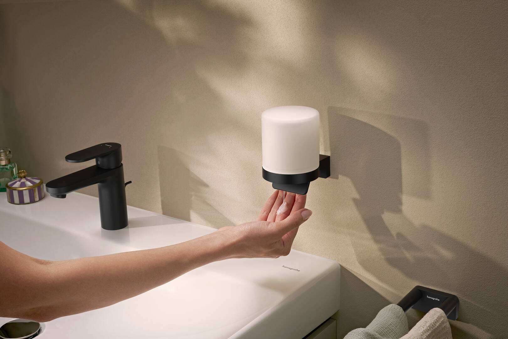 Közeli kép: Folyékonyszappan adagoló 1