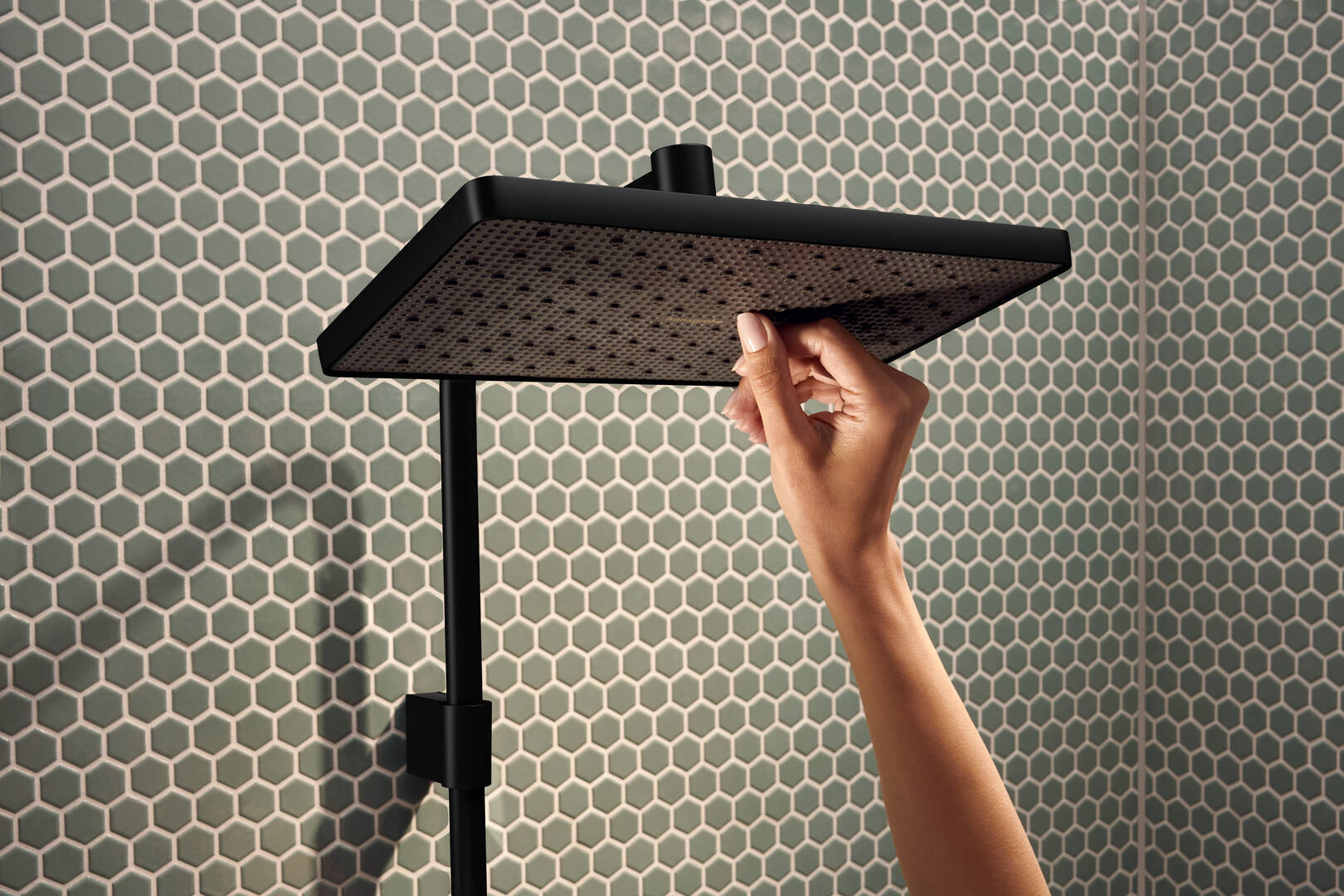 Primo piano: Showerpipe 290/180 1jet EcoSmart con ShowerTablet Select 360 Varia 8