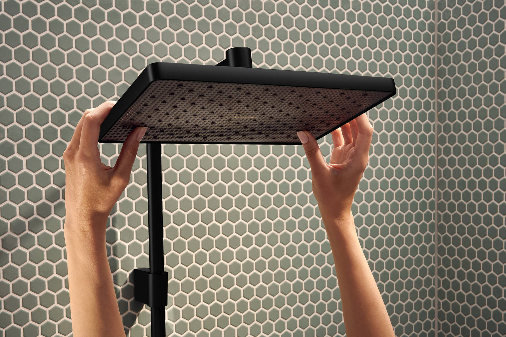 Primo piano: Showerpipe 290/180 1jet EcoSmart con ShowerTablet Select 360 Varia 7