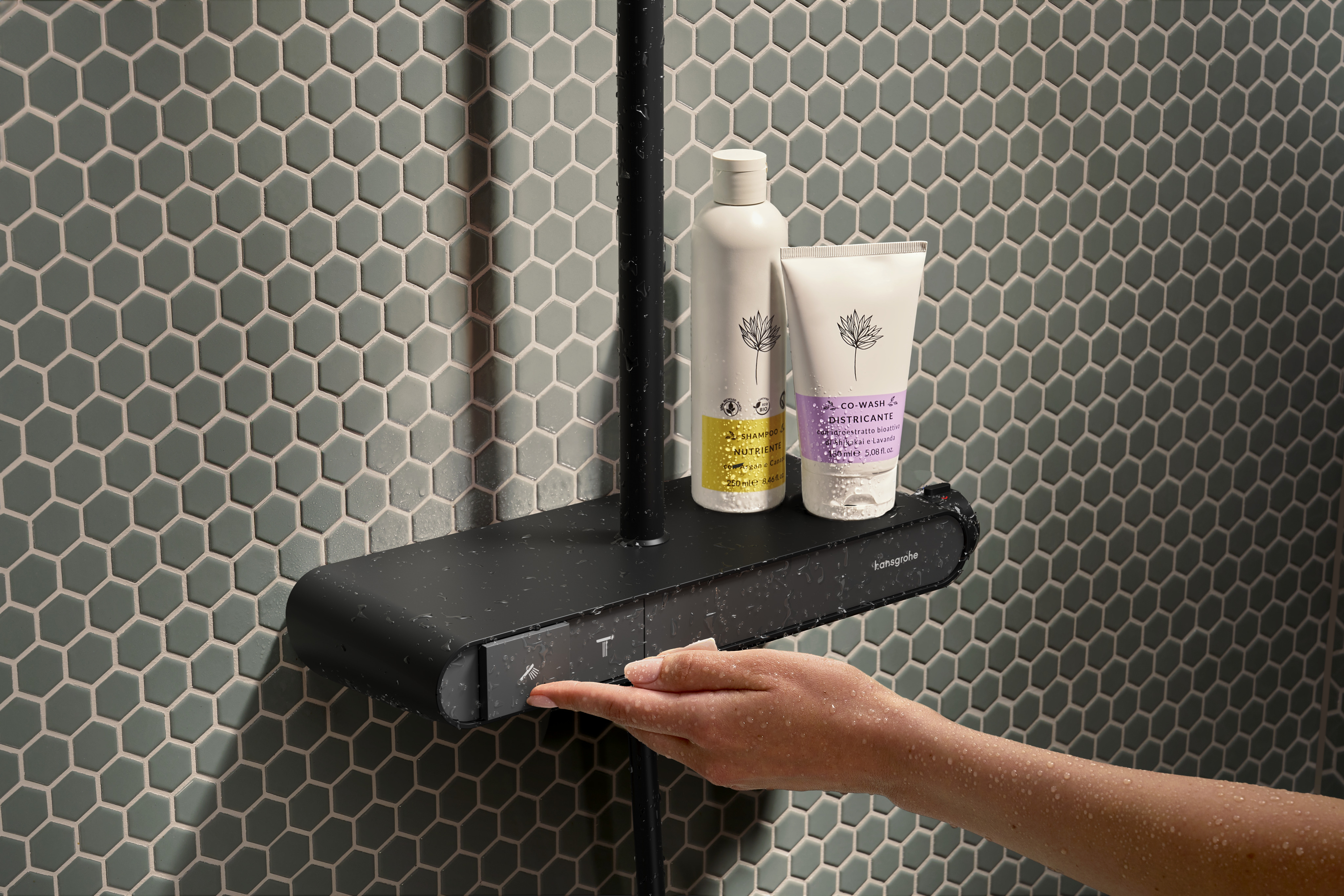 Primo piano: Showerpipe 240 1jet EcoSmart+ con ShowerTablet Select 360 Varia 16