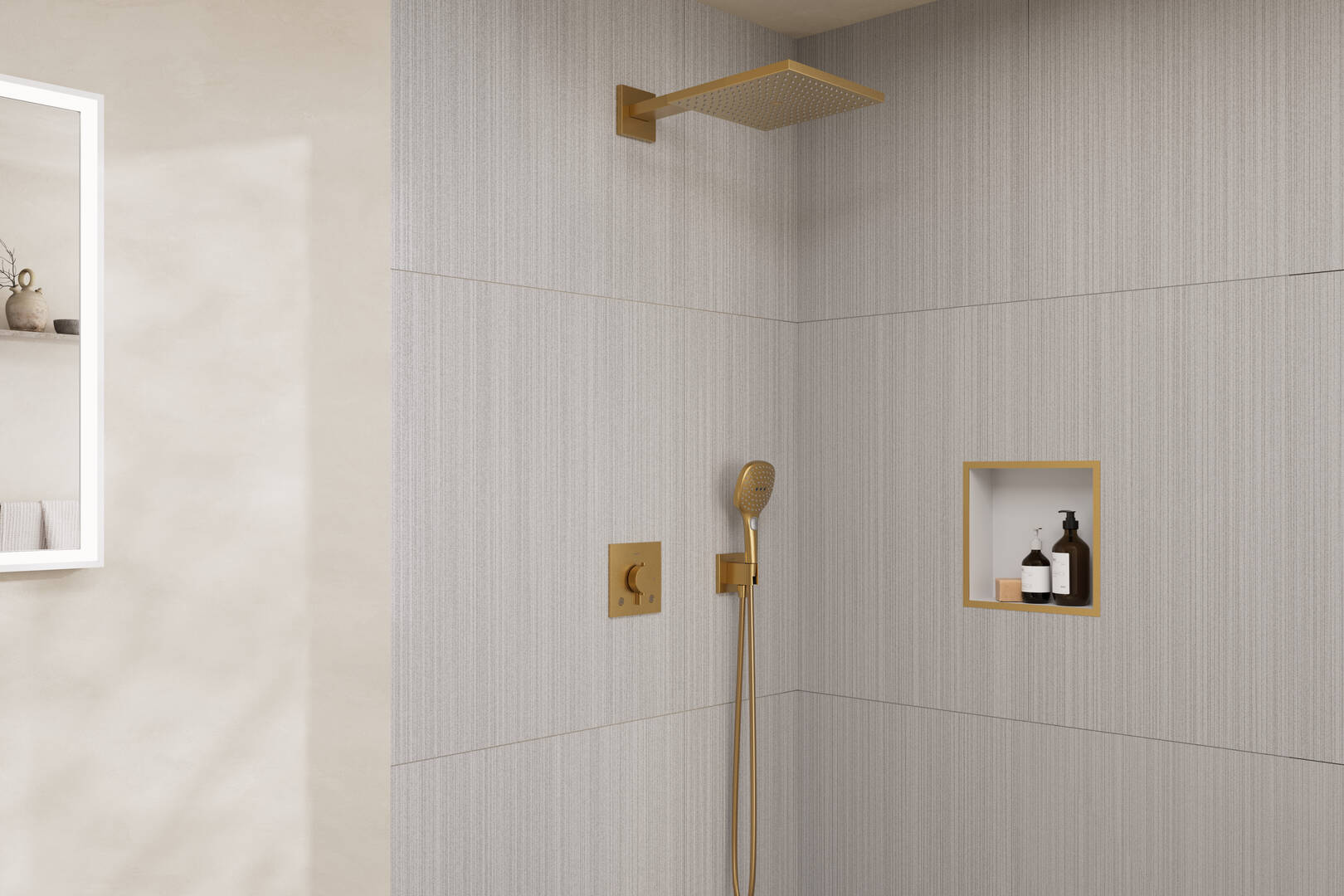 Close-up: Design ShowerSet 300 1jet with Ecostat Comfort E and basic set iBox universal 2 1