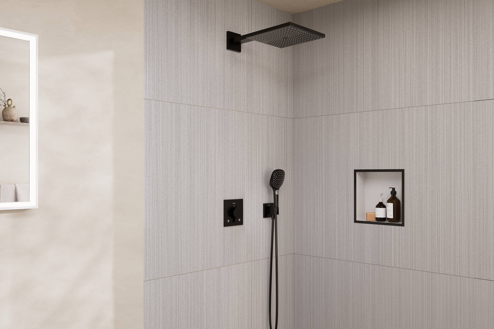 Close-up: Design ShowerSet 300 1jet with Ecostat Comfort E and basic set iBox universal 2 1