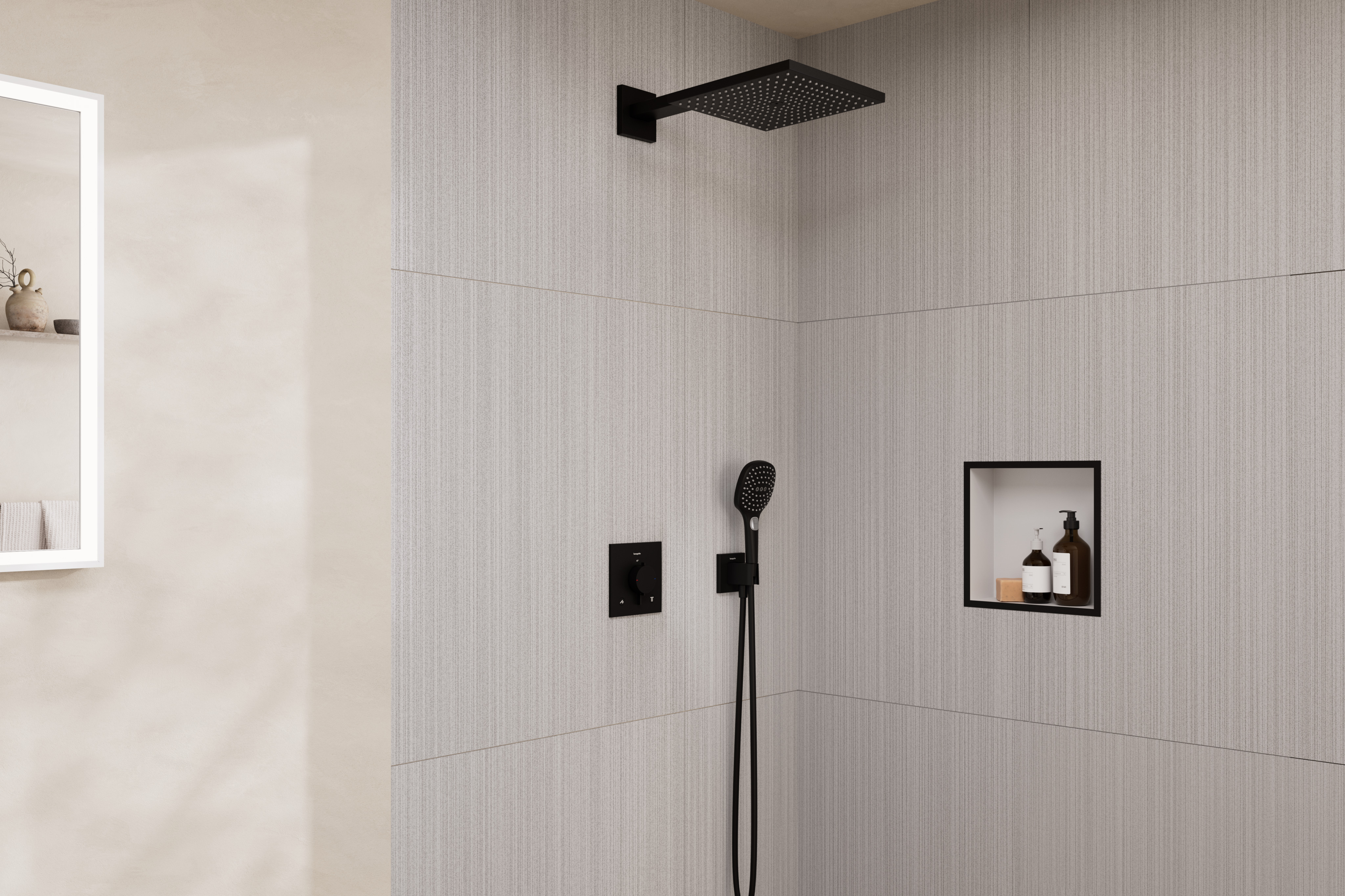 Close-up: Design ShowerSet 300 1jet with Ecostat Comfort E and basic set iBox universal 2 1