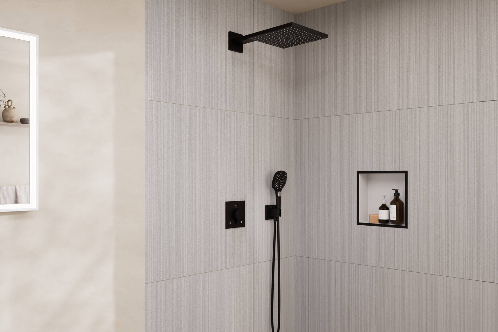 Close-up: Design ShowerSet 300 1jet with Ecostat Comfort E and basic set iBox universal 2 1