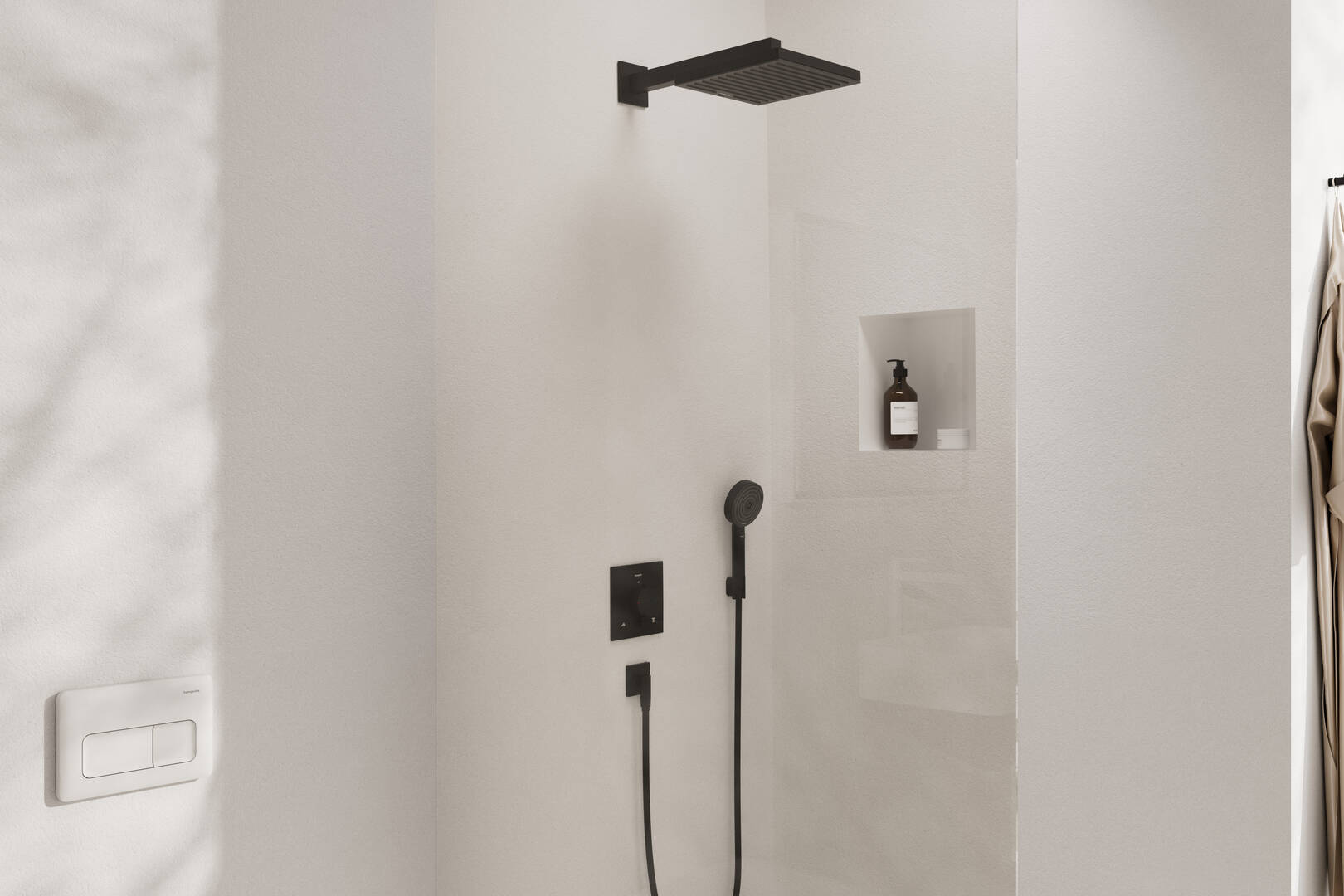 Primer plano: Set de ducha empotrado 260 1jet con Ecostat Comfort E y set básico iBox universal 2 1