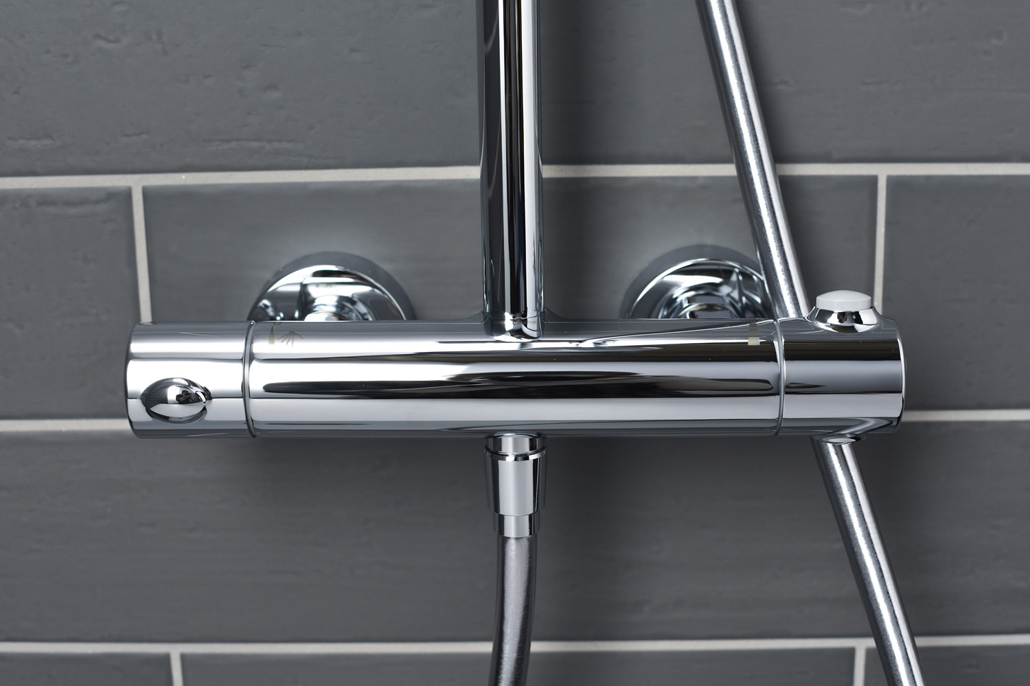 Close-up: HG Showerpipe Raindance chrome USA 1