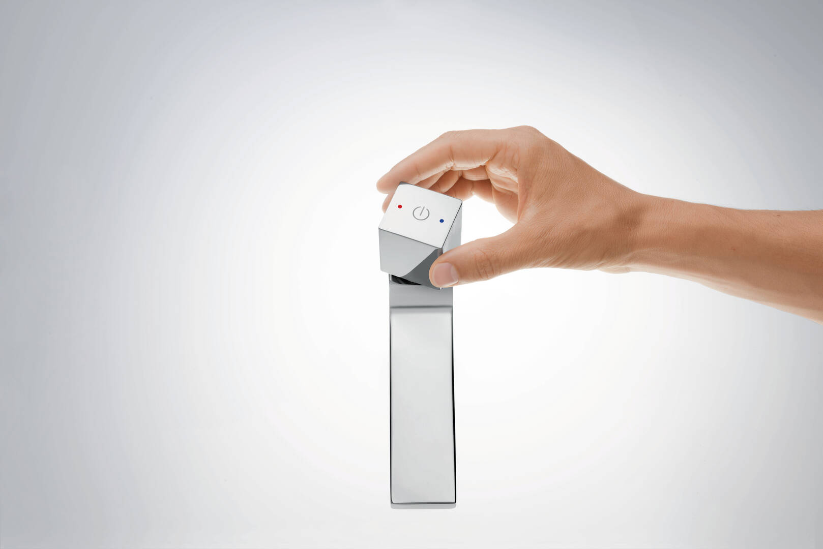 Close-Up: Waschtischmischer 110 Select mit Push-Open Ablaufgarnitur 2