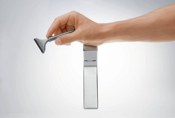 Close-up: Basin mixer 260 Select with push-open waste set 8