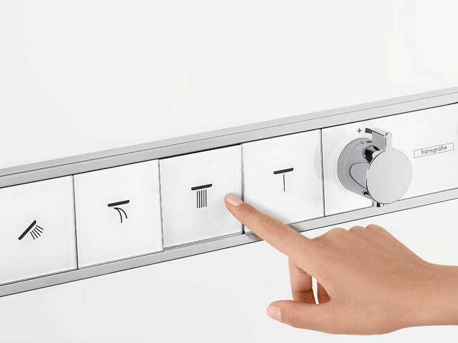Close-up: Thermostat for concealed installation for 4 functions with integrated shower holder 4