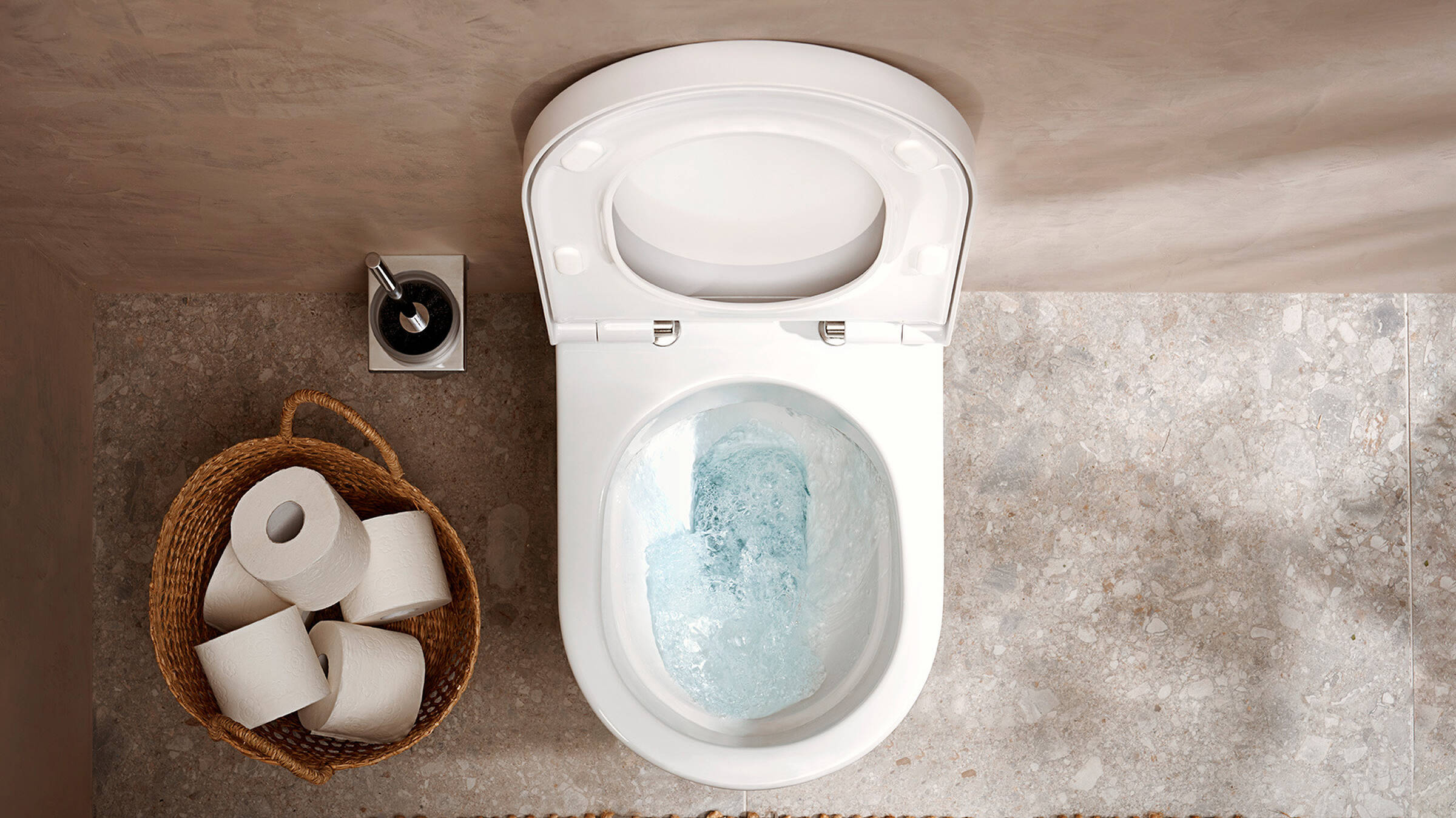 Kraftfullt vattenflöde och kantlös design